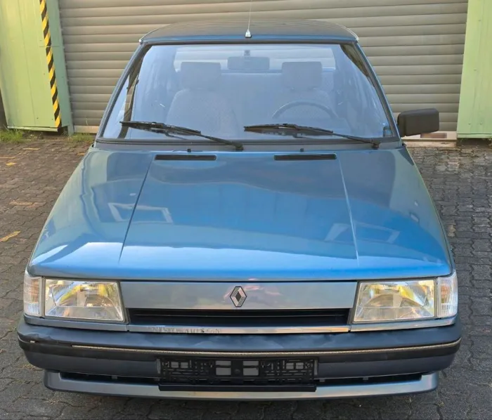 Renault R9