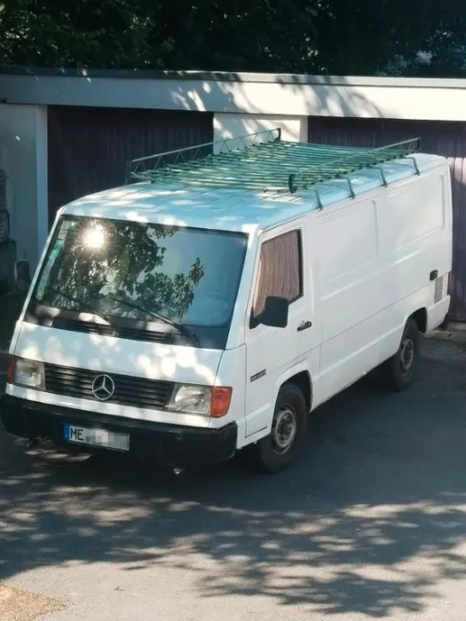 Mercedes-Benz MB 100