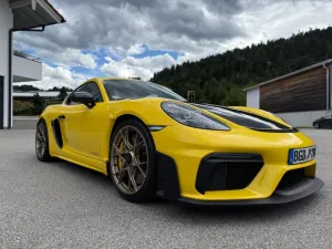 Porsche Cayman GT4 RS Weissach 