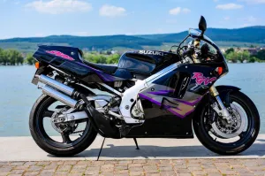 Suzuki RGV 250 1. HAND