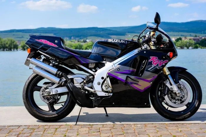 Suzuki RGV 250 1. HAND