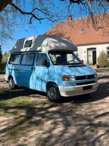 Volkswagen Himmelblauer VW T4 Wohnmobil Oldtimer mit ...