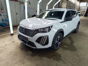 Peugeot 2008 1.2 EAT8*Navi*360°Kamera*Shz*LED*