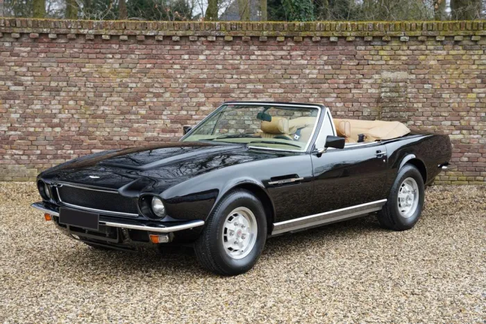 Aston Martin V8 Volante Very original condition, Great colour