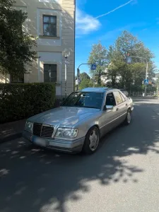 Mercedes-Benz Mercedes Benz W124 E220 Mopf2