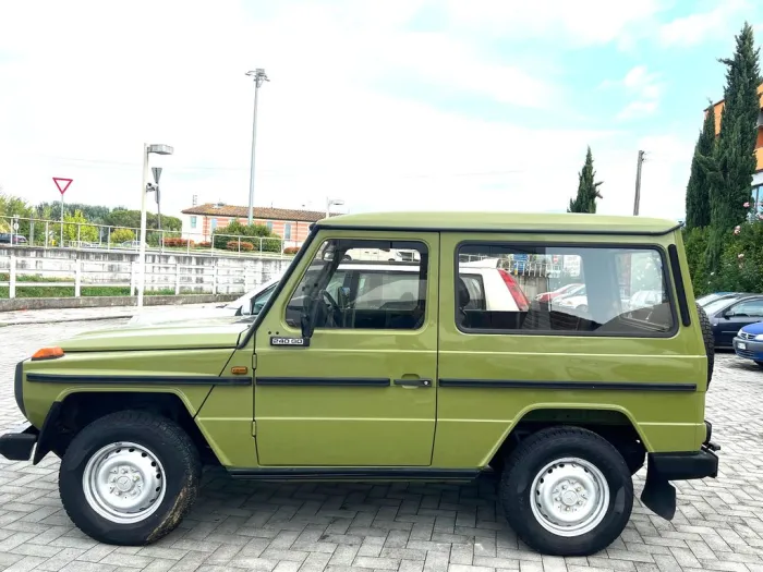 Mercedes-Benz 240GD 