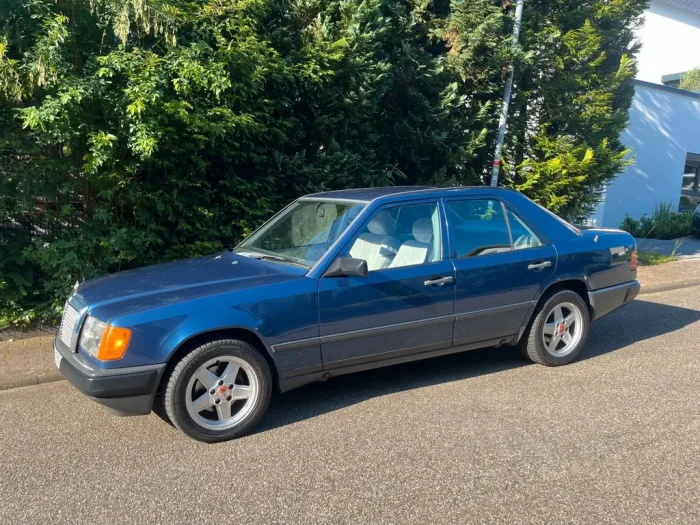 Mercedes-Benz E 260