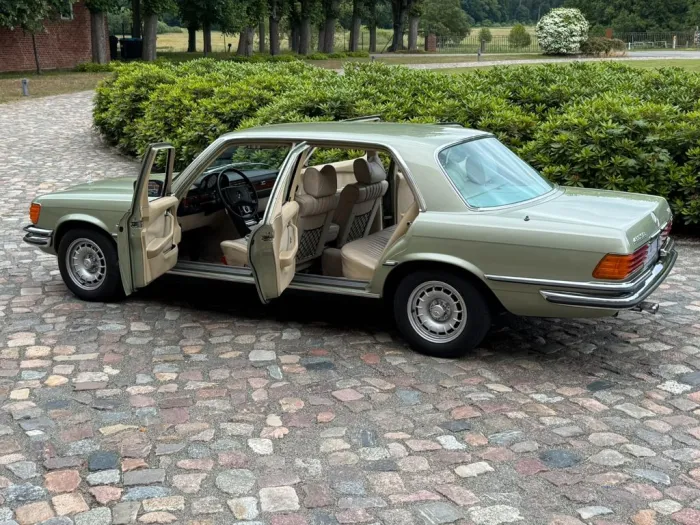 Mercedes-Benz 450 SEL 6.9 W116 