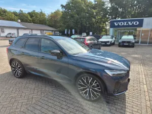 Volvo XC60 Ultra Dark AWD B5/Massage/B&W/Akustik