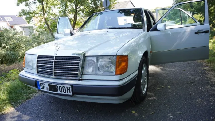 Mercedes-Benz 200