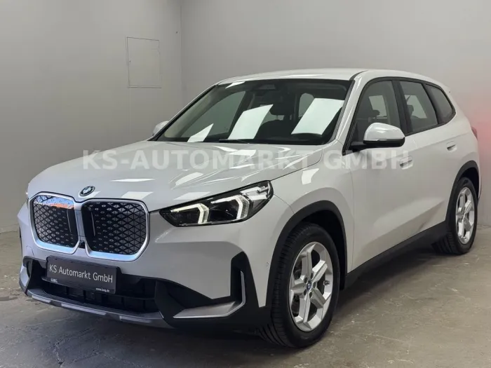 BMW iX1 30 xDrive*Head-Up*360°Kam*Navi*LED*