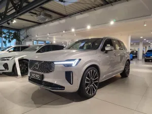 Volvo XC90 T8 AWD Plus Bright PHEV 7-Sitz LFW PANO RFK