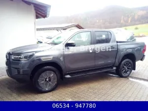 Toyota Hilux 2.8 Double Cab Invincible 48V Mild Hybrid