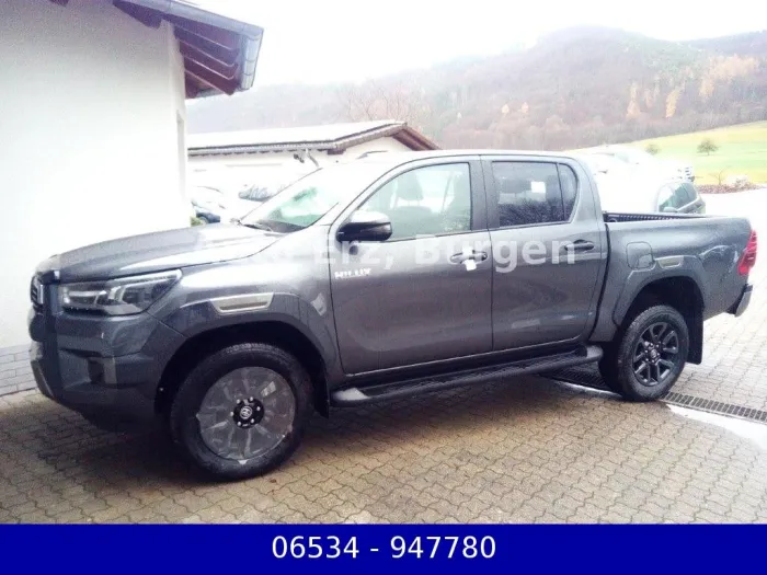 Toyota Hilux 2.8 Double Cab Invincible 48V Mild Hybrid