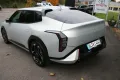Kia EV4 FB Fastback 81 GT-line. Glasdach Mattlack
