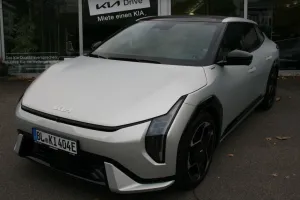 Kia EV4 FB Fastback 81 GT-line. Glasdach Mattlack