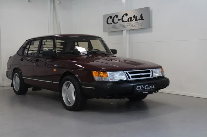 Saab 900i