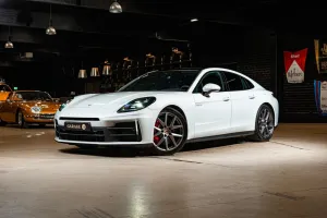 Porsche Panamera 4 S E-Hybrid / 2025 / 8000km