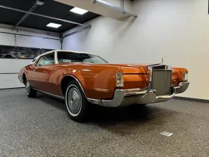 Lincoln Continental MARK IV COUPE