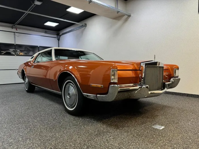 Lincoln Continental MARK IV COUPE