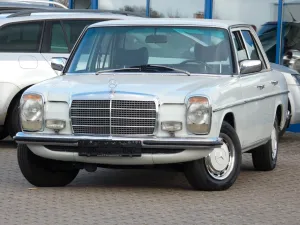 Mercedes-Benz 200 /8