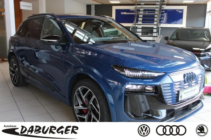 Audi SQ6 e-tron quattro edition one blue Panoramadach