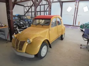 Citroën 2 CV mit 20KW Tüv + H neu