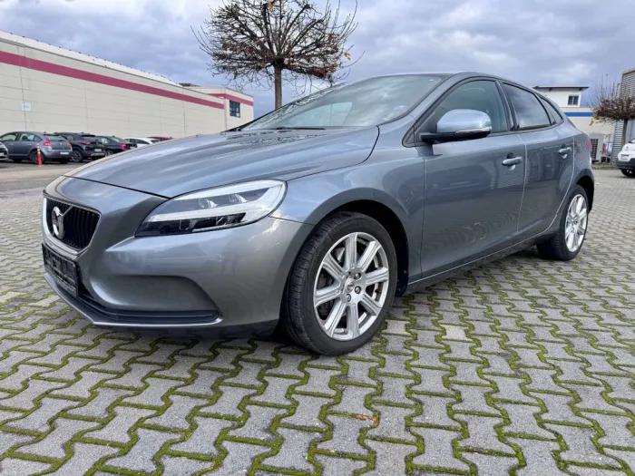 Volvo V40 Momentum T2 Aut. - NAVI + LED + AHK