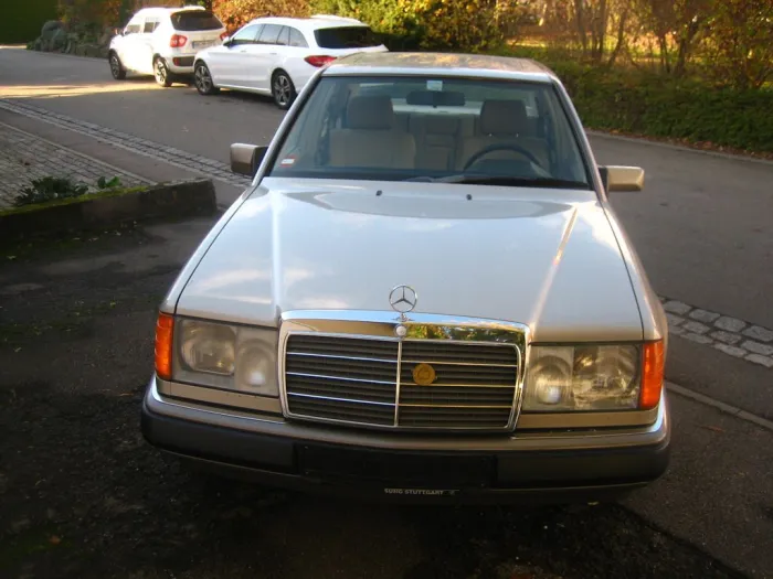 Mercedes-Benz Typ W124 - E 260 Automatic Rauchsilber