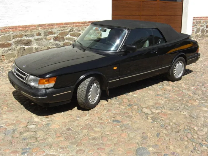 Saab 900