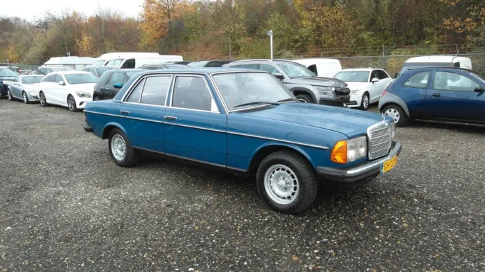 Mercedes-Benz 200