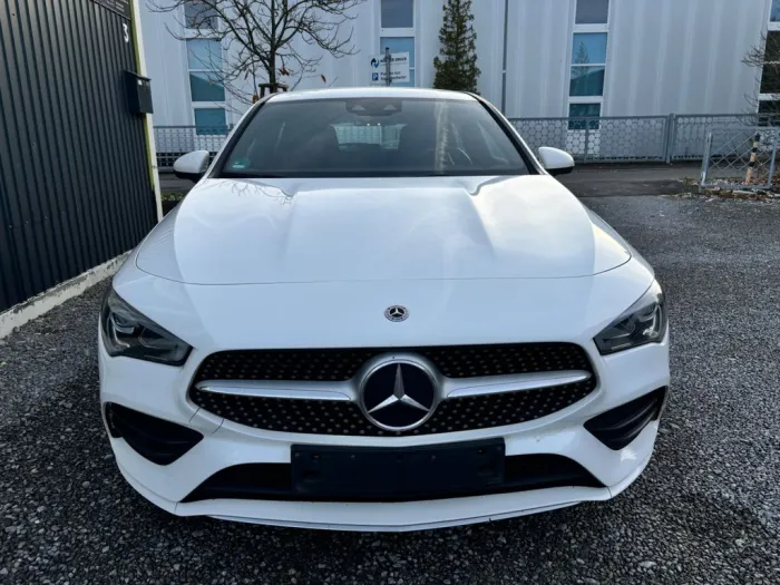Mercedes-Benz CLA 200 Shooting Brake AMG-LINE