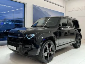 Land Rover Defender 110 P425 X V8 Black Pack AHK HUD Pano 2