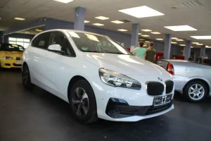 BMW 216 216i Active Tourer - Navi - SHZ - PDC - 1.HA