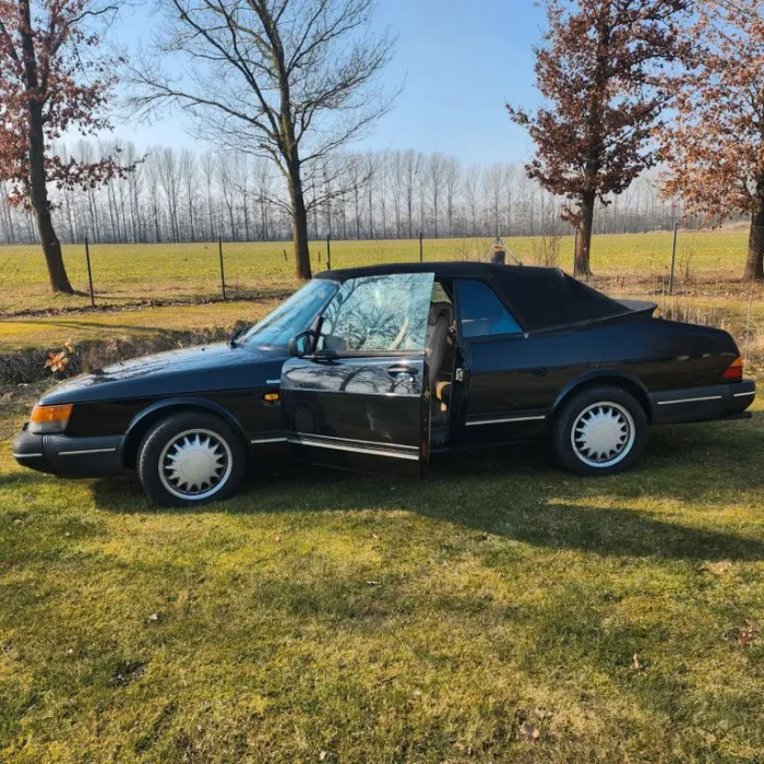 Saab 900