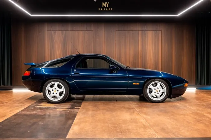 Porsche 928 GTS - Manual shift - Low mileage