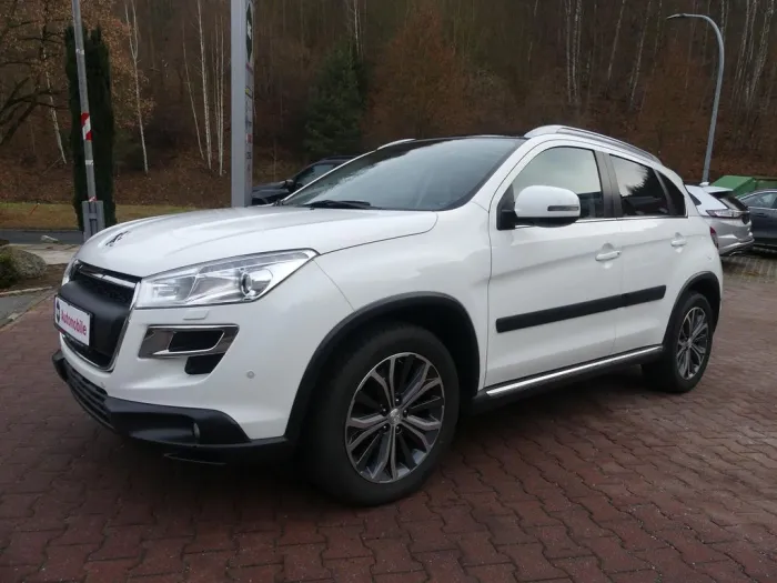 Peugeot 4008*4WD*Klima*SHZ*Xenon*Kam*Pano