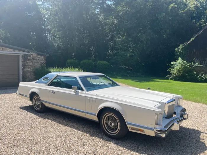 Lincoln Mark V 
