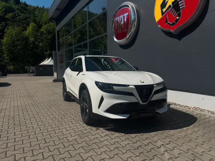 Alfa Romeo Junior Ibrida 1.2MHEV Speciale+TECH-PAKET+MATRIX