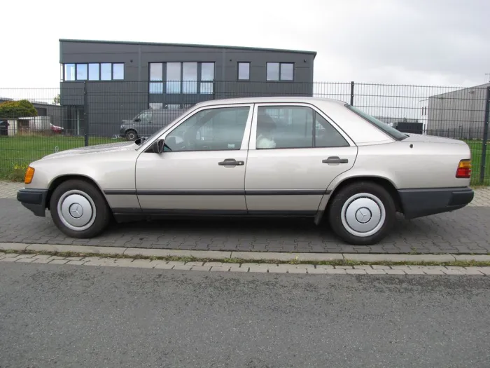 Mercedes-Benz E 230 124 Klima SSD 4x E-Fenster HU NEU