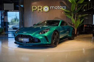 Aston Martin Vantage 4.0 V8 Schalensitze / Podium Green / B&W