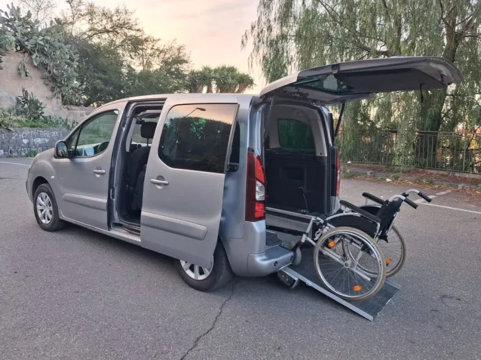 Peugeot Partner Pianale ribassato con rampa disa