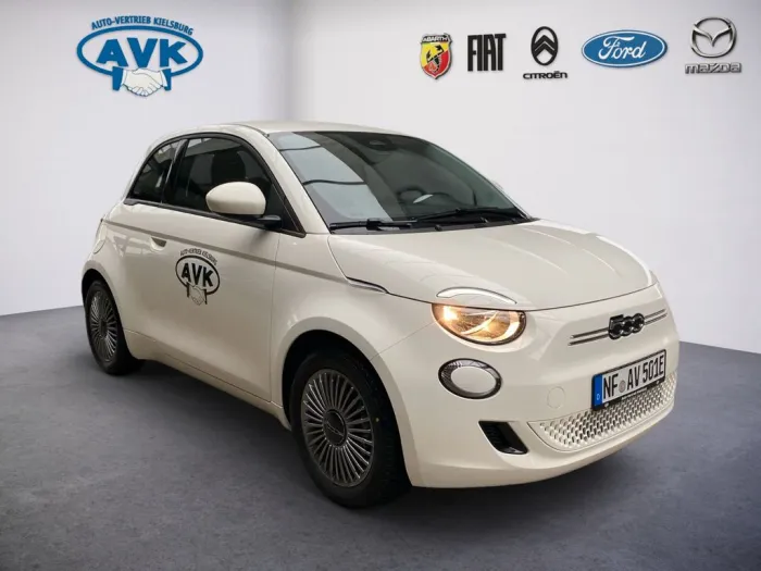Fiat 500e Icon, Apple CarPlay, Rückfahrkamera