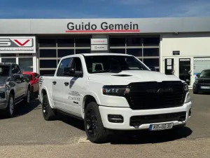 Dodge RAM Laramie Night + Luftfederung + elektr. Tritt