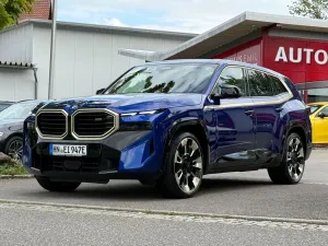 BMW XM Individual Marina Bay Blau/Merino Leder