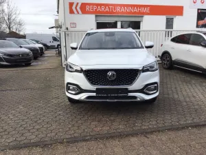 MG HS Luxury