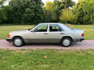Mercedes-Benz 260E W124
