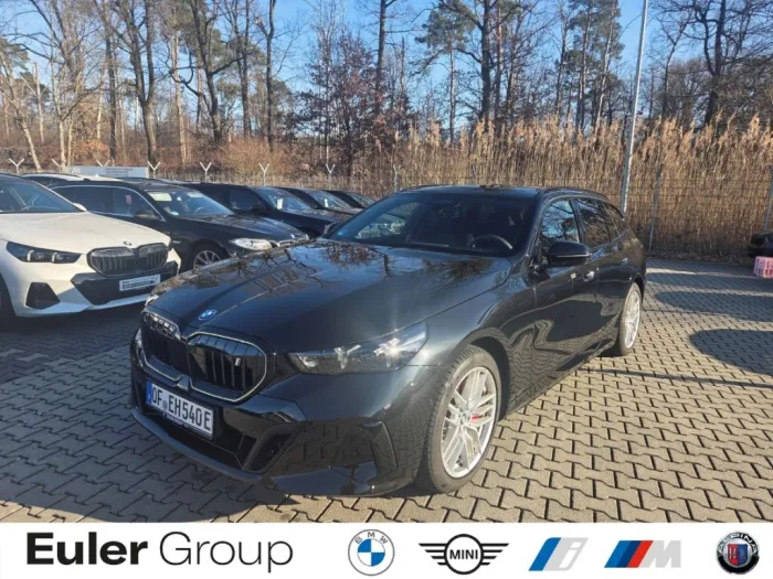 BMW i5 eDrive40 Touring Sportpaket HUD AHK-klappbar 