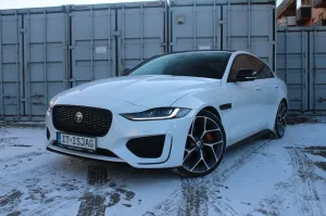 Jaguar XE R-Dynamic Black AWD
