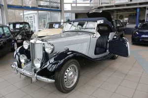 MG TD   blau silber     Linkslenker